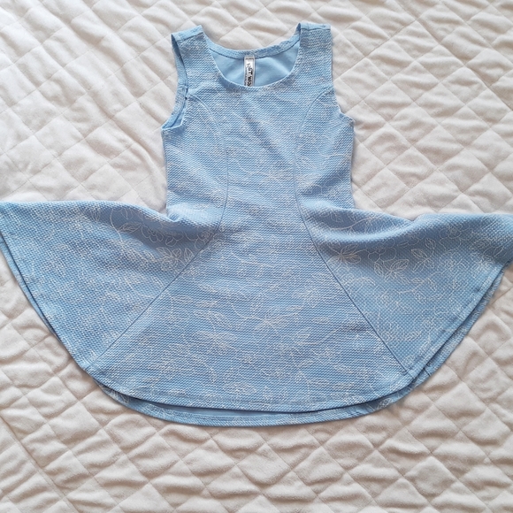 Girls Blue Dress w/Flared Skirt & Floral Pattern - Picture 4 of 6